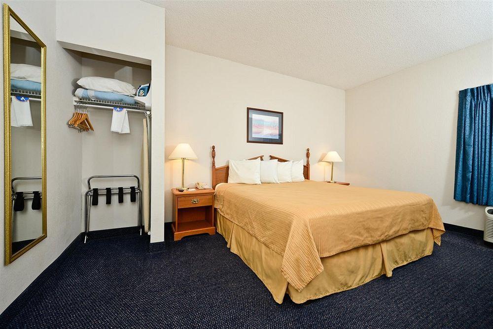 Red Roof Inn & Suites Austin East - Manor Quarto foto
