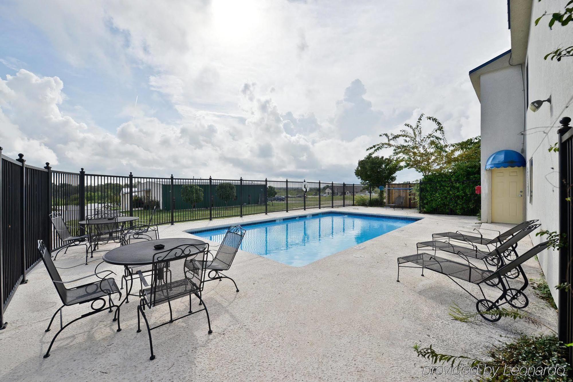 Red Roof Inn & Suites Austin East - Manor Facilidades foto